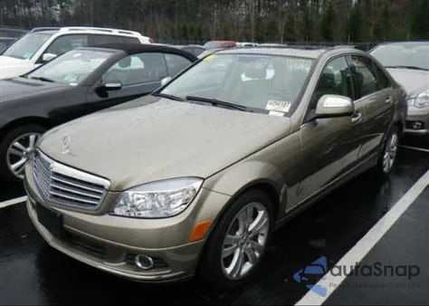 2009 Mercedes-Benz C300 z USA, uszkodzony, nr VIN WDDGF54X69F238761